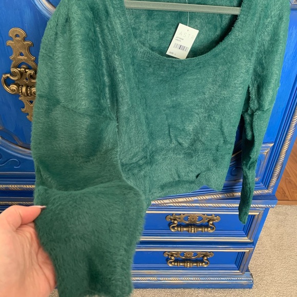 ⭐️ASTR the label Fuzzy Crop Sweater Super Soft LG - Picture 4 of 6